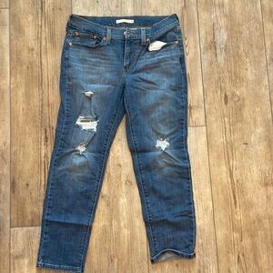 Levi distressed boyfriend jeans